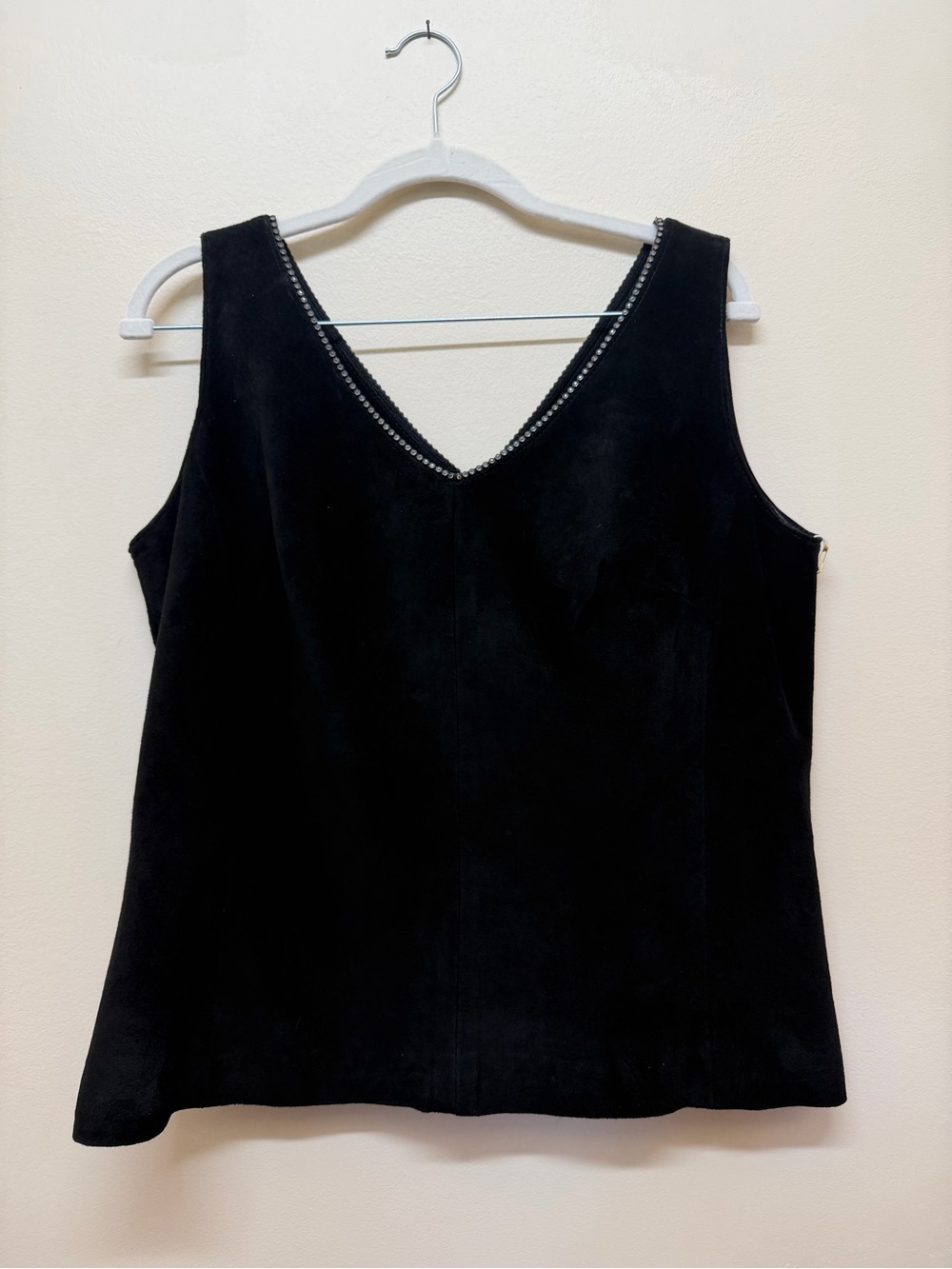 vintage Danier genuine black suede leather V-neck shell top